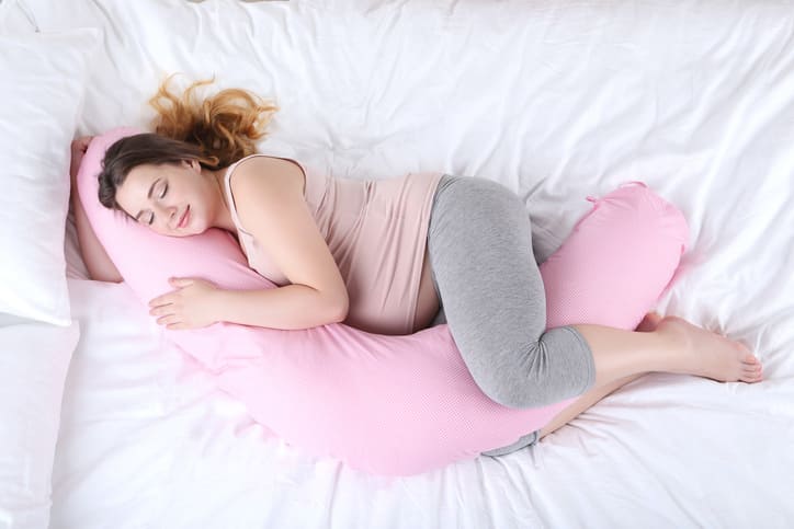 How to Use a Pregnancy Pillow (The Right Way) | Ecosa Blog